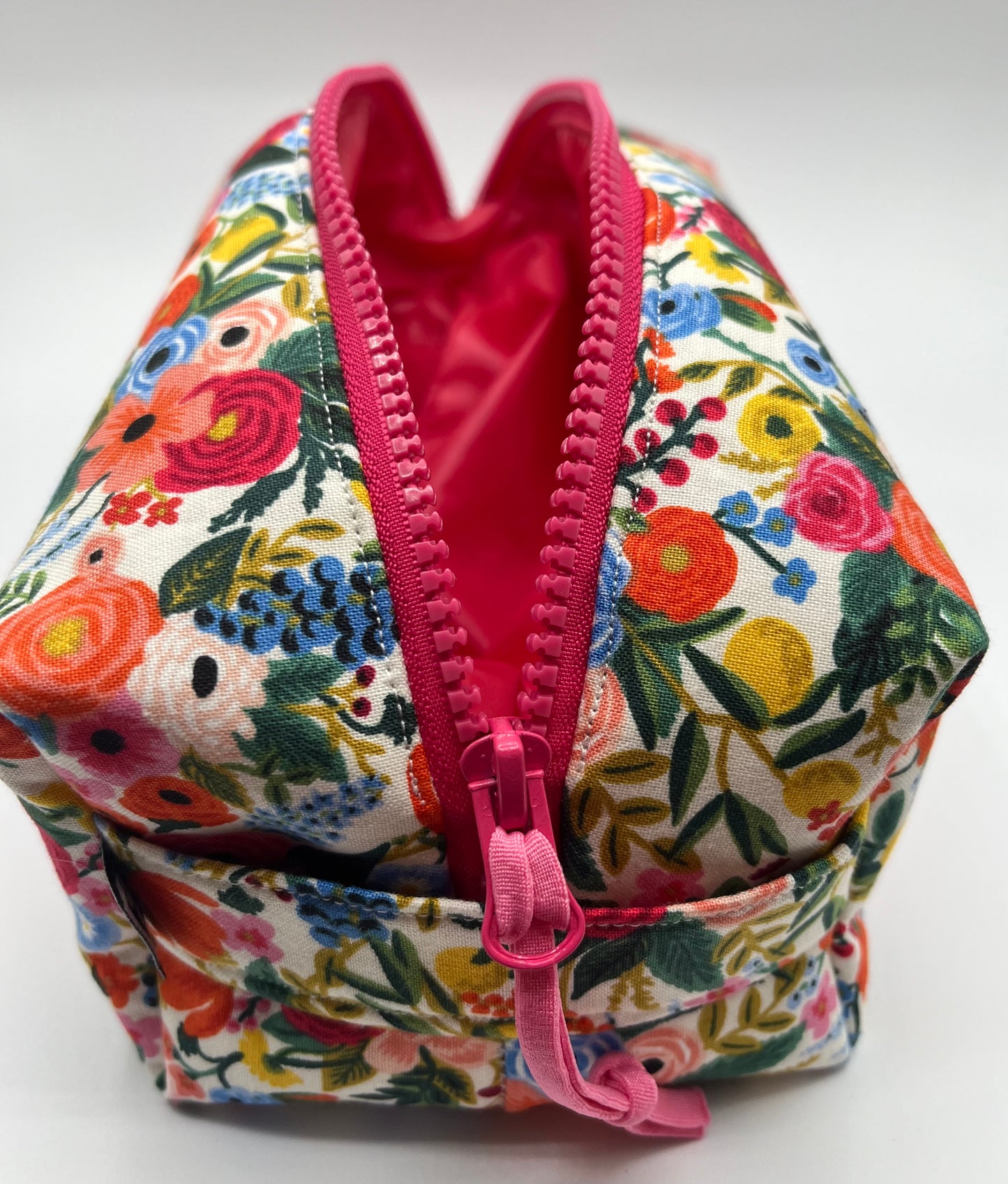 Floral Cat Square Travel Bag (Med & Large)